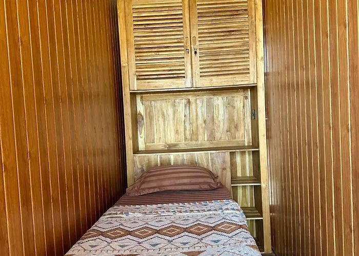 Dikaloha Surfschool And Pensión *